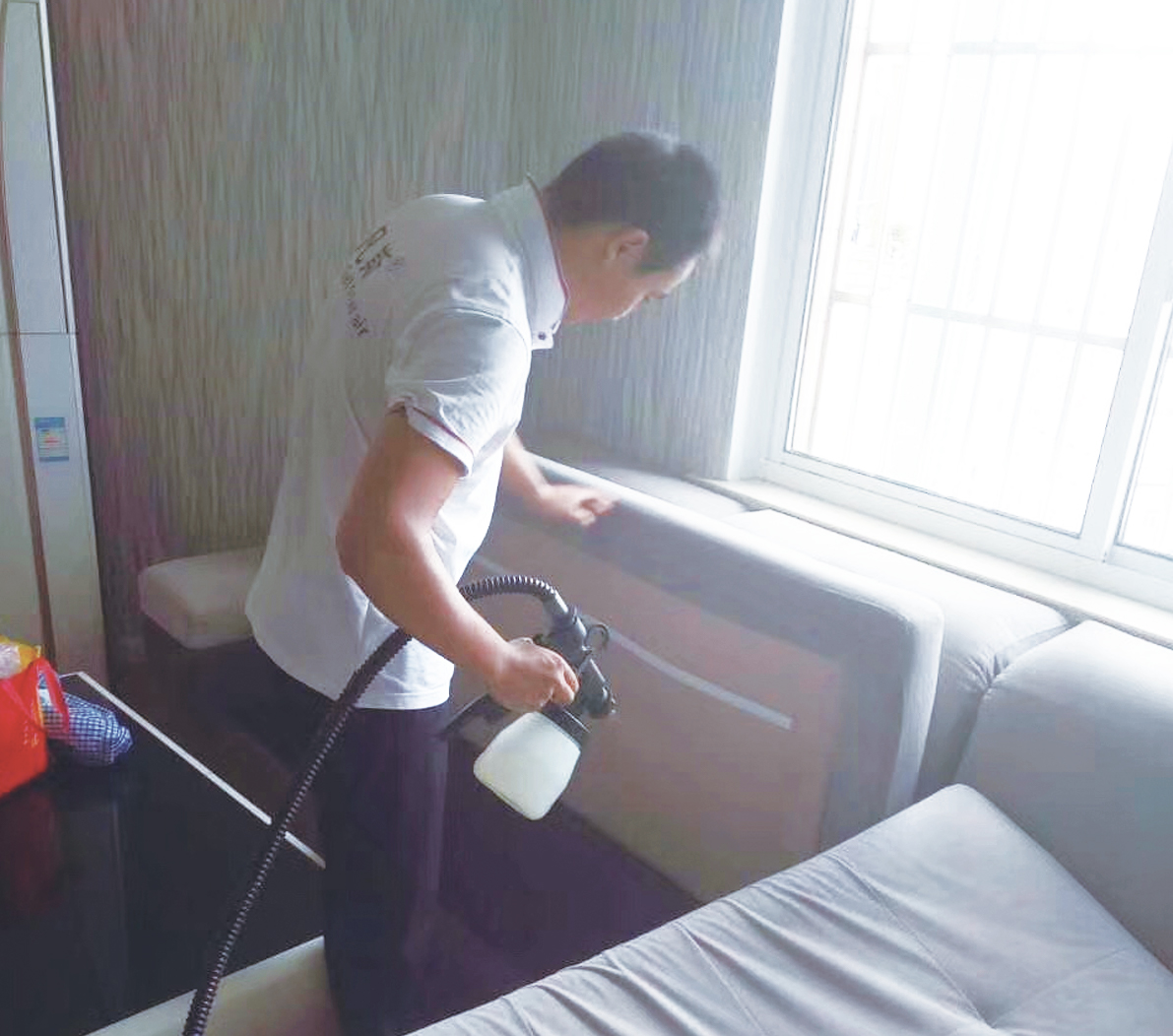 拒絕忍受車內(nèi)甲醛異味，遠離甲醛危害